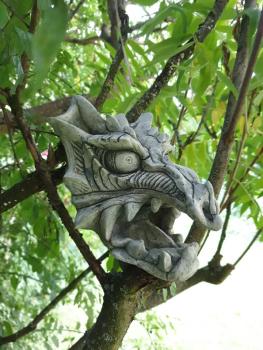 Steinfigur_Gartenfigur_Drache-Sharock