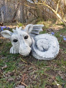 Steinfigur_Gartenfigur_Drache_schlafend