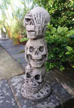 Steinfigur_Gartenfigur_Skull_Totenkopf_Skulltower