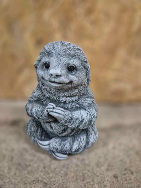 Steinfigur_Gartenfigur_Faultier_Schnarchbert