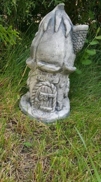 Steinfigur_Gartenfigur_Feenhaus_Glockenturm