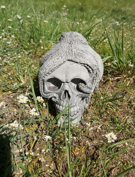 Steinfigur_Gartenfigur_Skull_Totenkopf_Krake